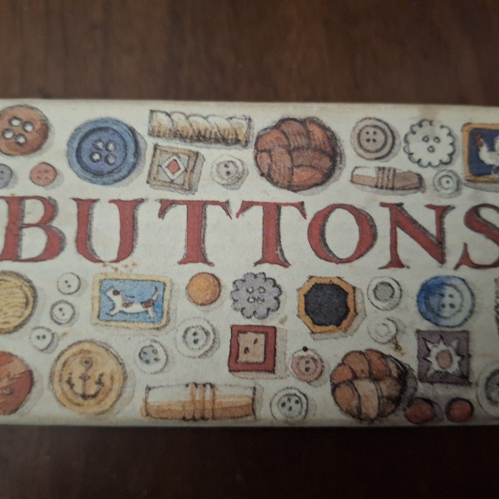 Vintage Button Box - Picture 3 of 3